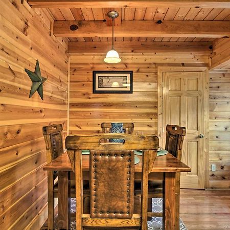 Romantic Cabin With Hot Tub In Pigeon Forge! Экстерьер фото