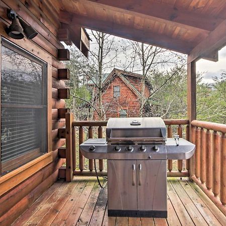 Romantic Cabin With Hot Tub In Pigeon Forge! Экстерьер фото