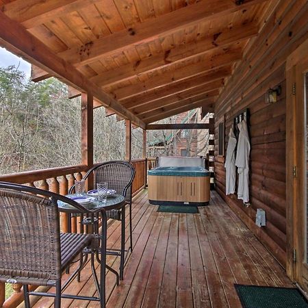 Romantic Cabin With Hot Tub In Pigeon Forge! Экстерьер фото
