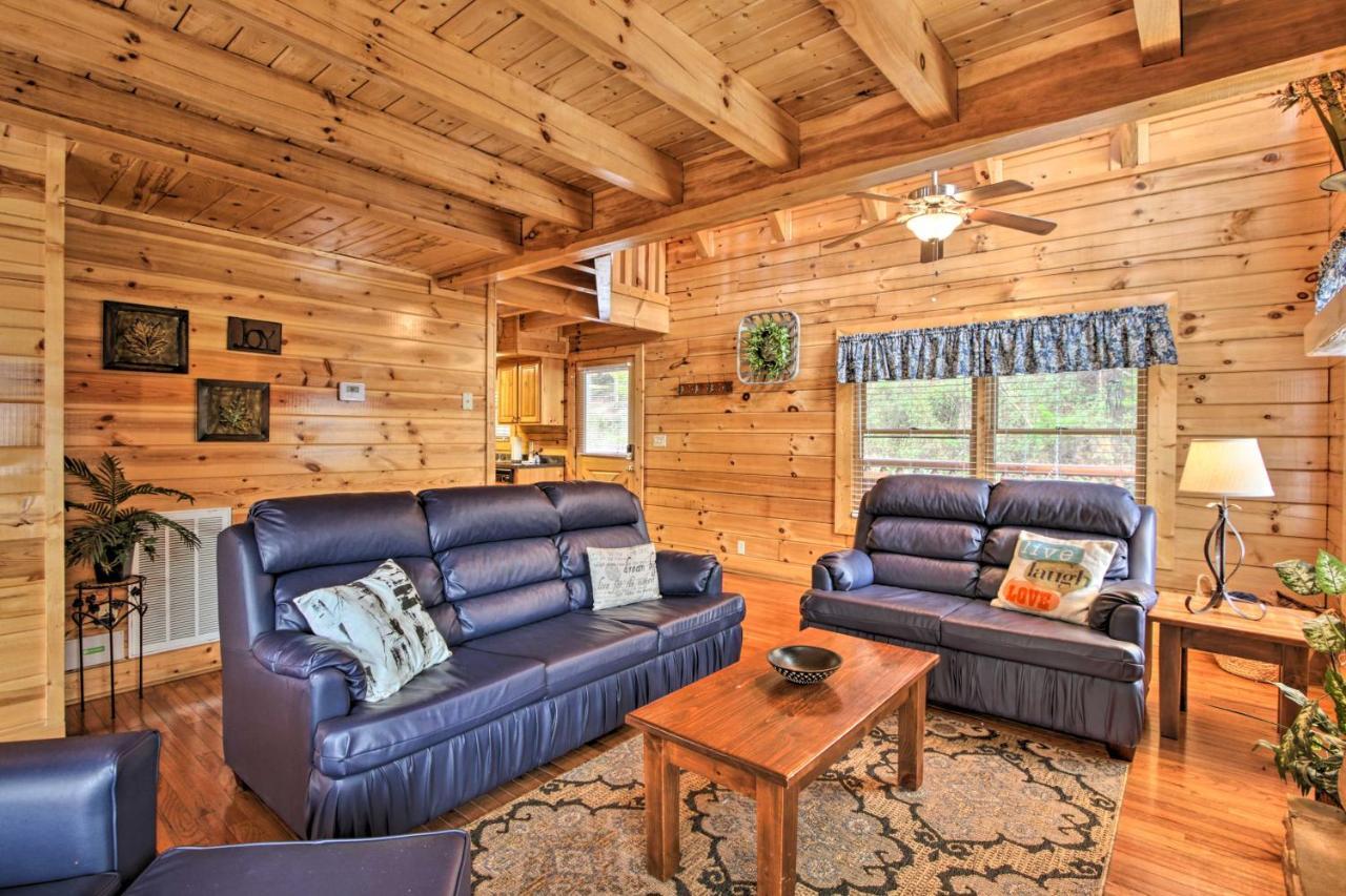Romantic Cabin With Hot Tub In Pigeon Forge! Экстерьер фото