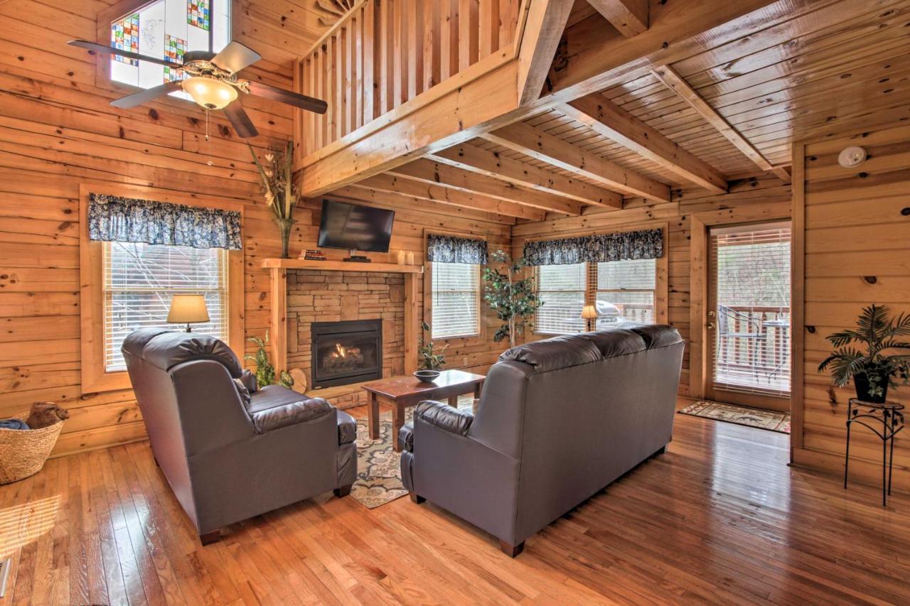 Romantic Cabin With Hot Tub In Pigeon Forge! Экстерьер фото