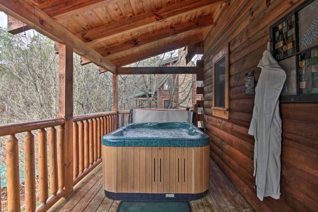 Romantic Cabin With Hot Tub In Pigeon Forge! Экстерьер фото