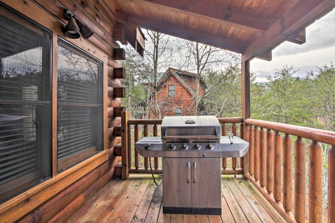 Romantic Cabin With Hot Tub In Pigeon Forge! Экстерьер фото