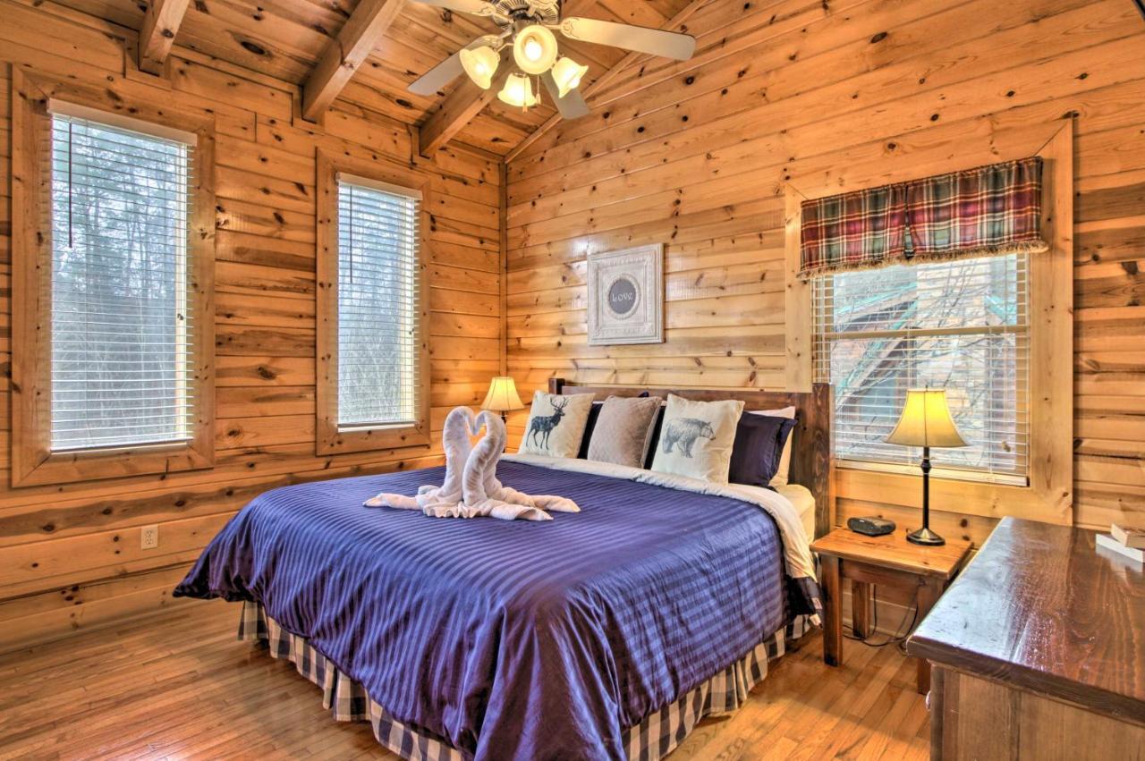 Romantic Cabin With Hot Tub In Pigeon Forge! Экстерьер фото