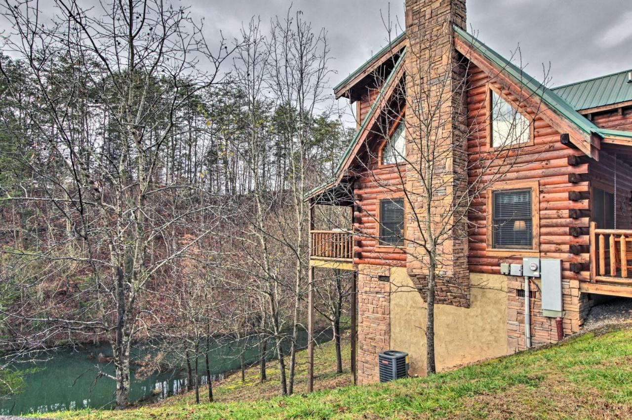 Romantic Cabin With Hot Tub In Pigeon Forge! Экстерьер фото